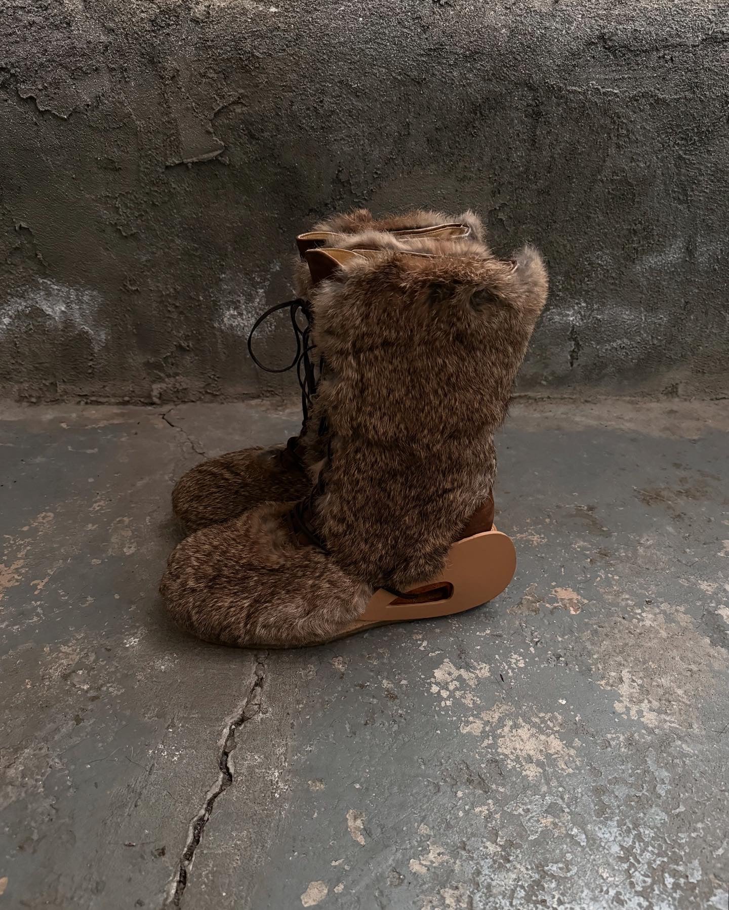 20471120 AW98 “Link” Yeti Fur Ski Boots