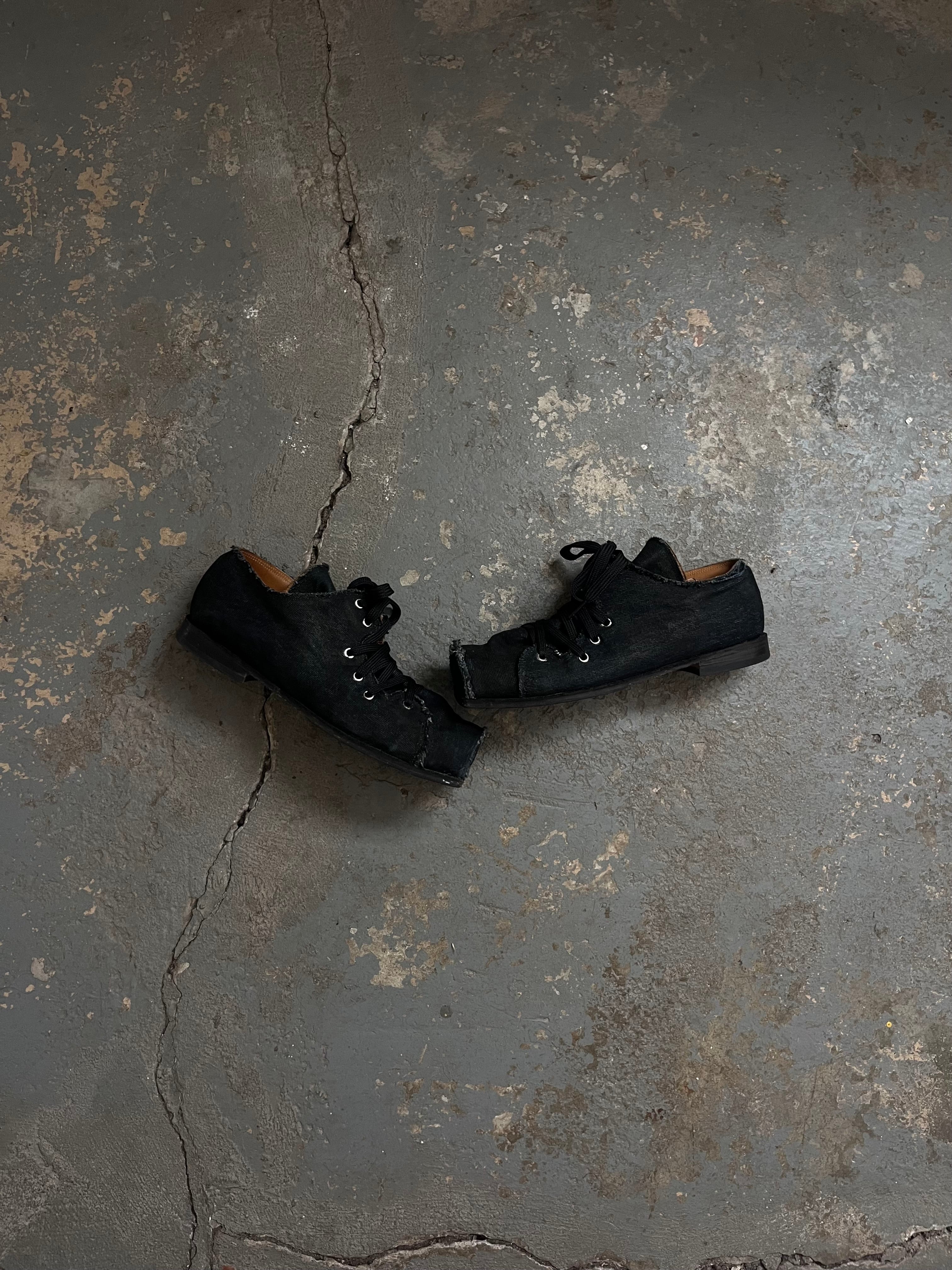 The Old Curiosity Shop X Kidill Waxed Hog Toe Shoes – Sex Scabs