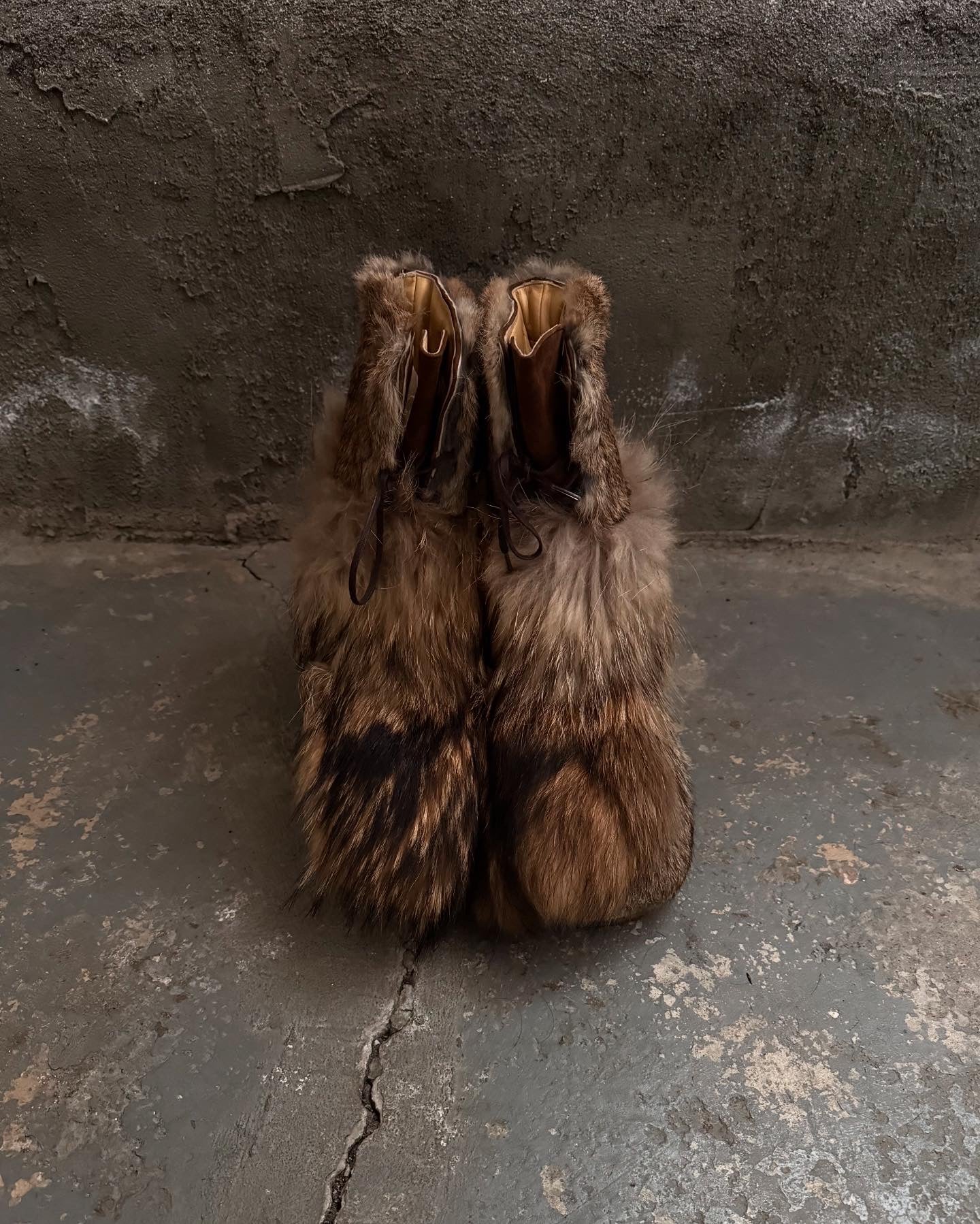 20471120 AW98 “Link” Yeti Fur Ski Boots