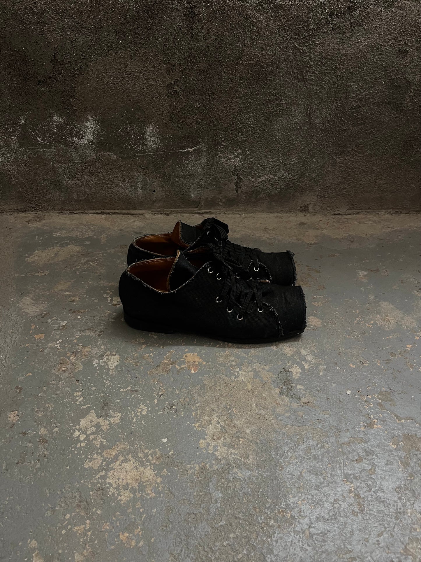 The Old Curiosity Shop X Kidill Waxed Hog Toe Shoes