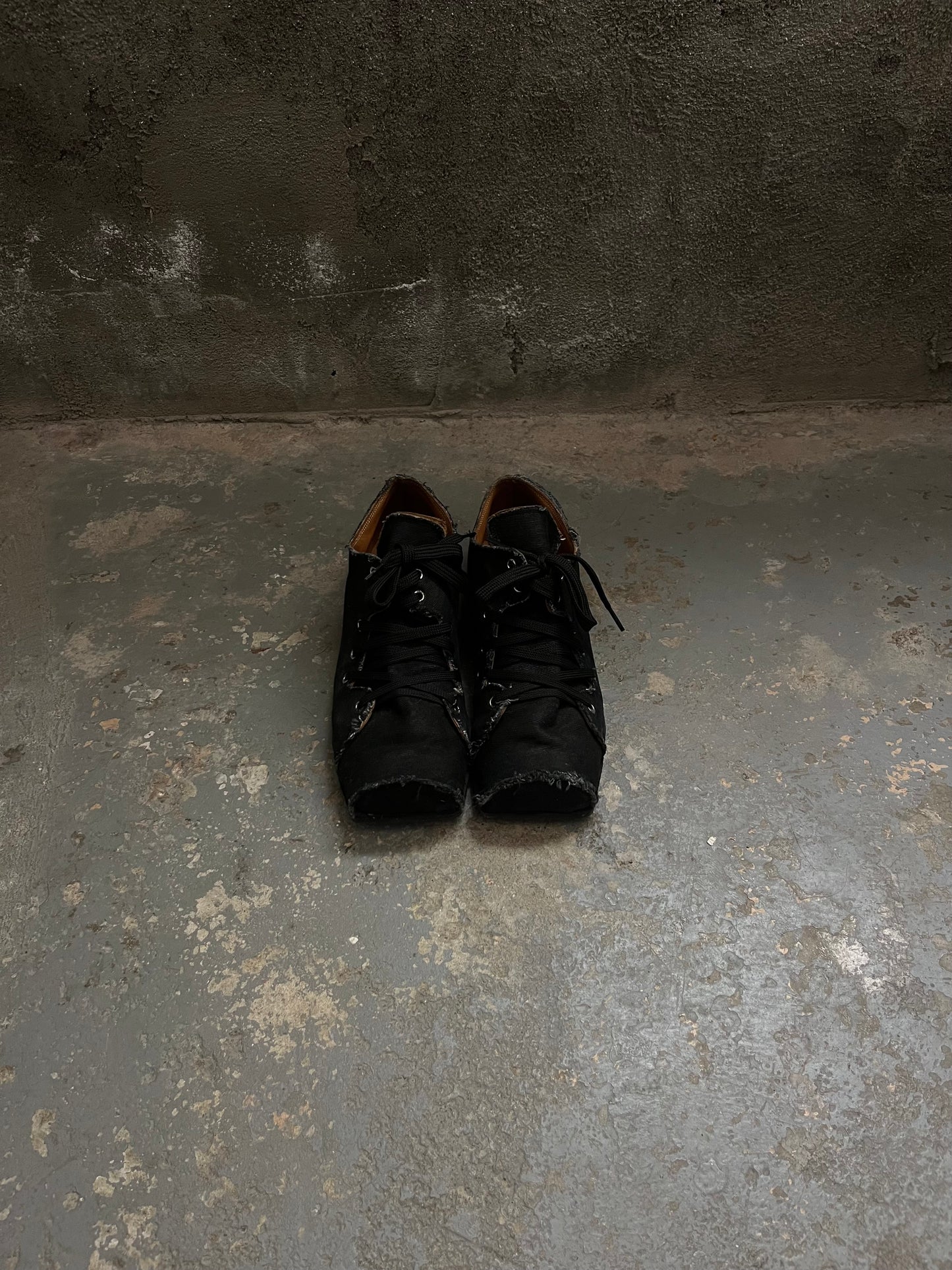 The Old Curiosity Shop X Kidill Waxed Hog Toe Shoes